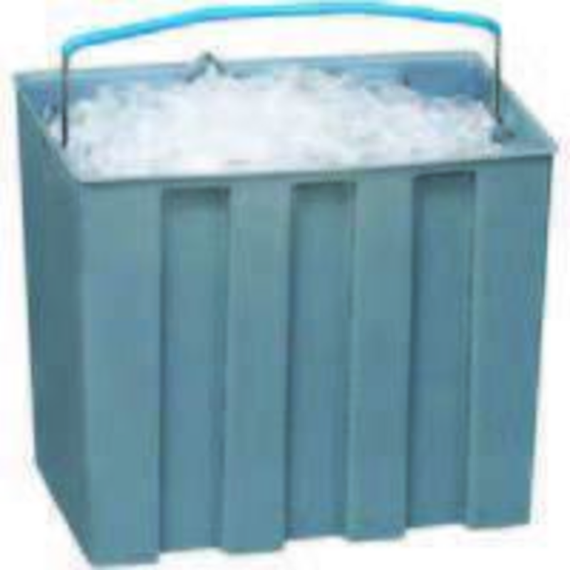 Manitowoc K00416 Six-Pack Ice Transport Totes for commercial use filled with ice, ideal for efficient ice distribution.